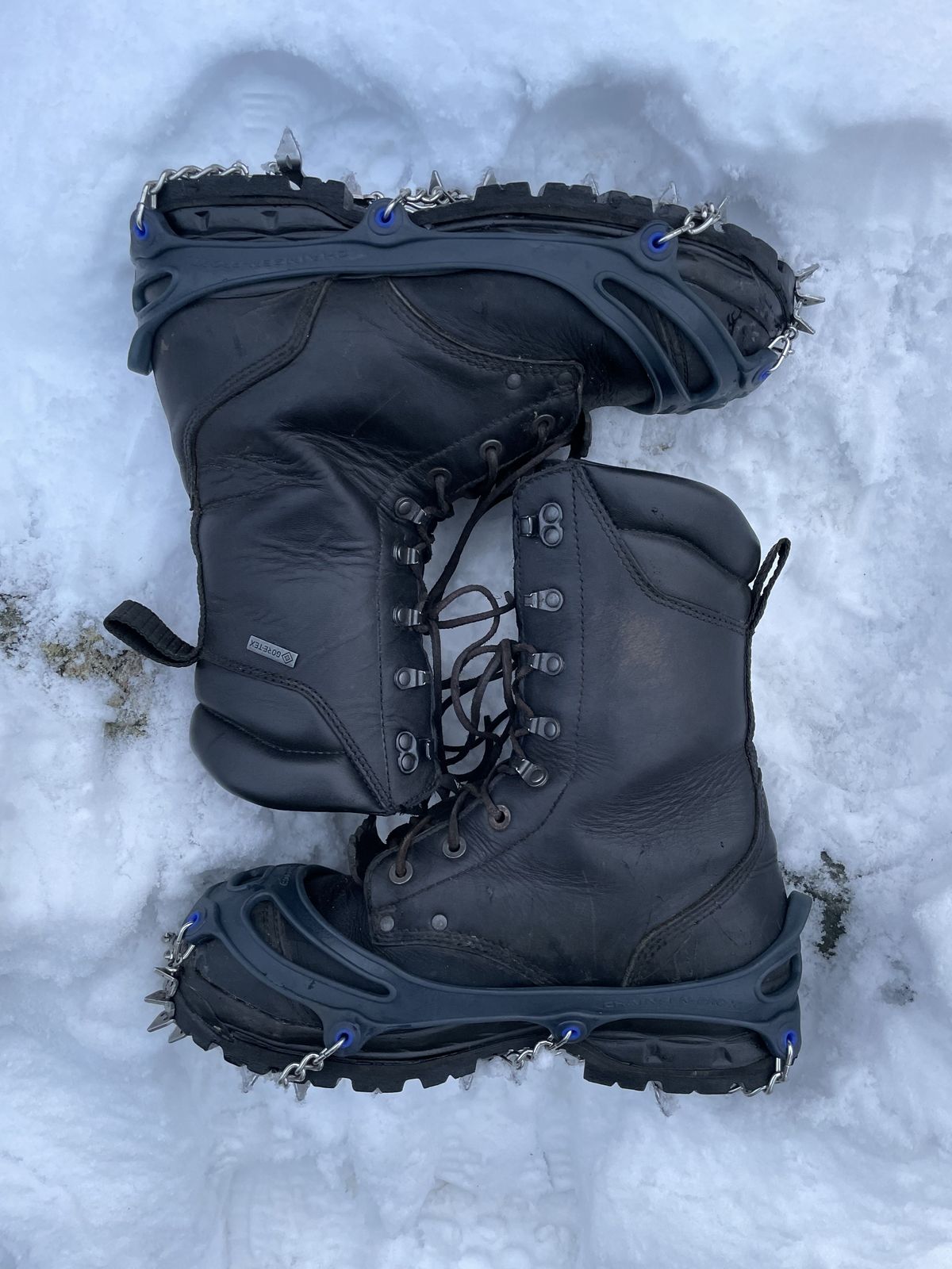 Photo by patinathunderdome on December 3, 2021 of the ALFA Støvel GTX Vern in Black Full Grain.