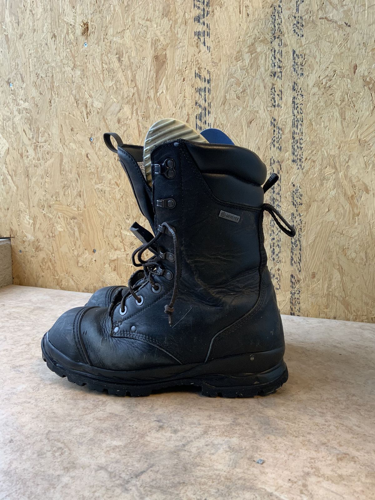 Photo by patinathunderdome on February 3, 2022 of the ALFA Støvel GTX Vern in Black Full Grain.