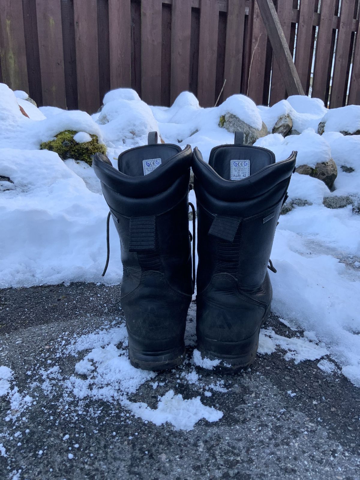 Photo by patinathunderdome on April 5, 2022 of the ALFA Støvel GTX Vern in Black Full Grain.