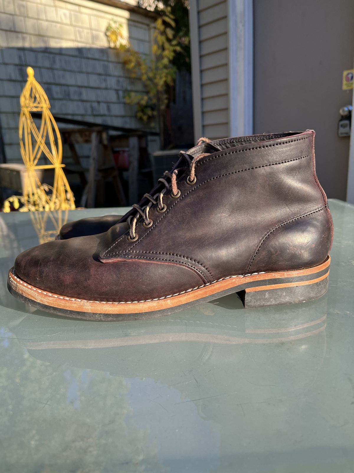 Photo by patinathunderdome on November 6, 2021 of the Truman Chukka in Guidi Aubergine Horse Rump.