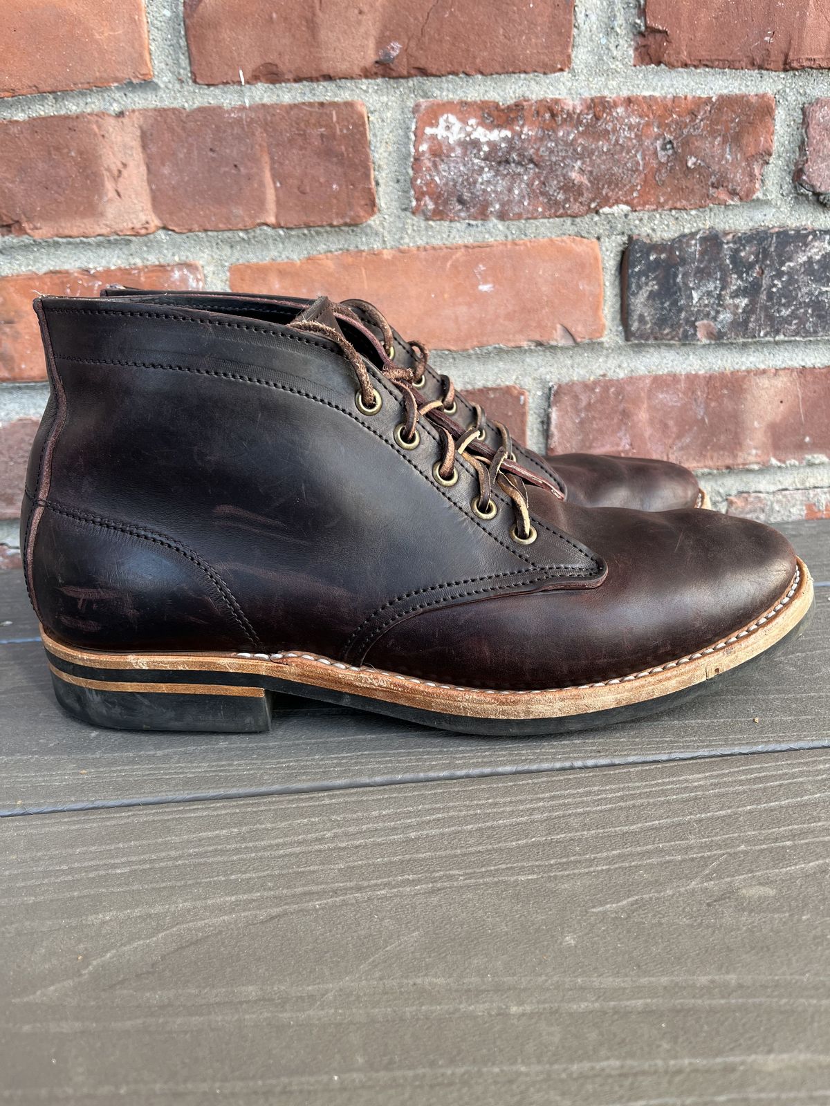 Photo by patinathunderdome on December 6, 2021 of the Truman Chukka in Guidi Aubergine Horse Rump.