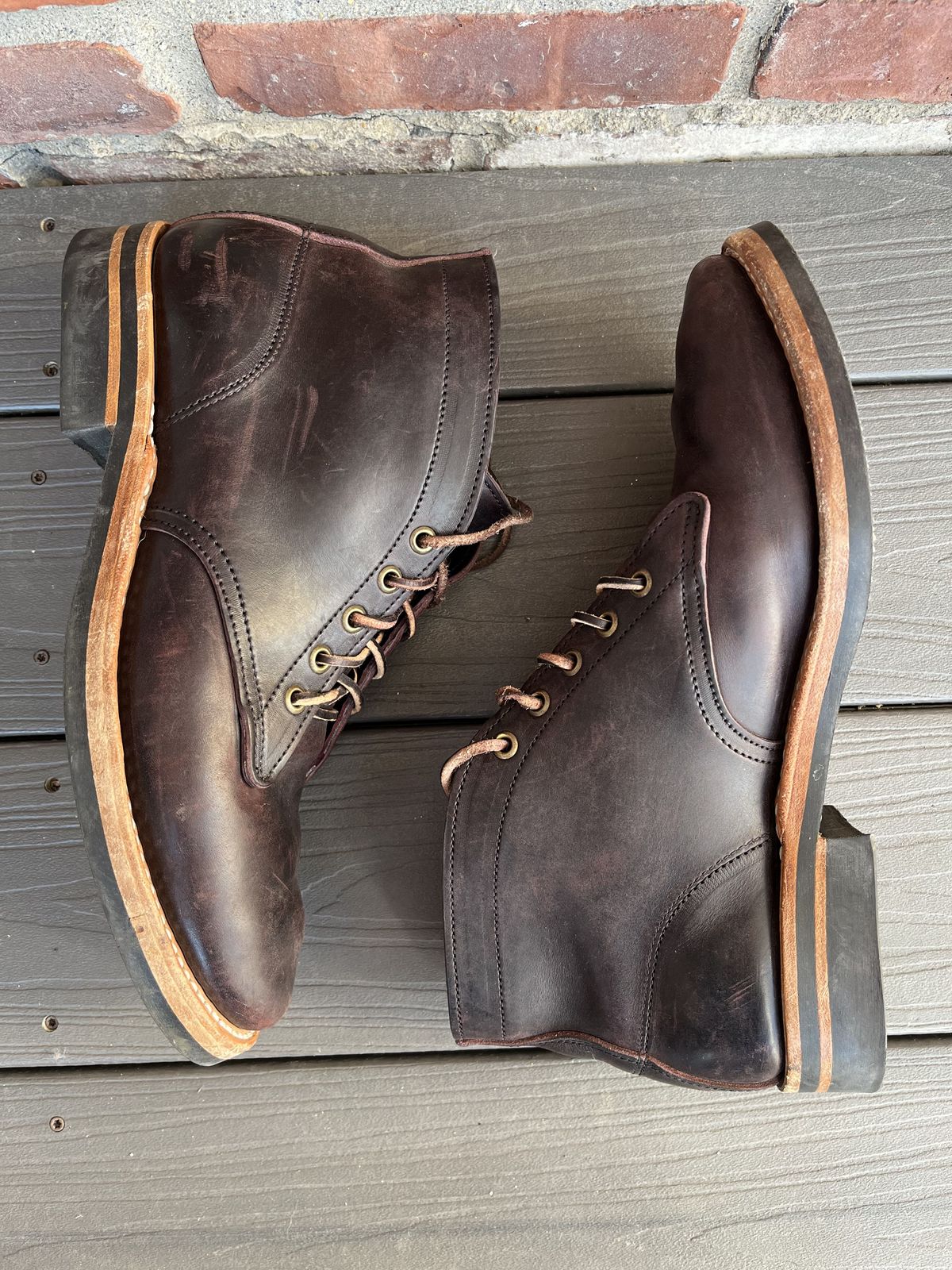 Photo by patinathunderdome on December 6, 2021 of the Truman Chukka in Guidi Aubergine Horse Rump.