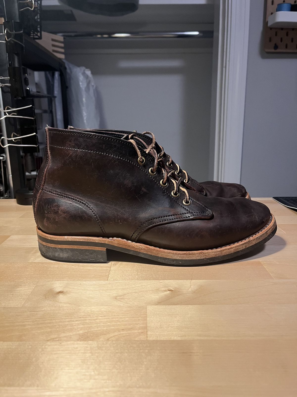 Photo by patinathunderdome on January 6, 2022 of the Truman Chukka in Guidi Aubergine Horse Rump.