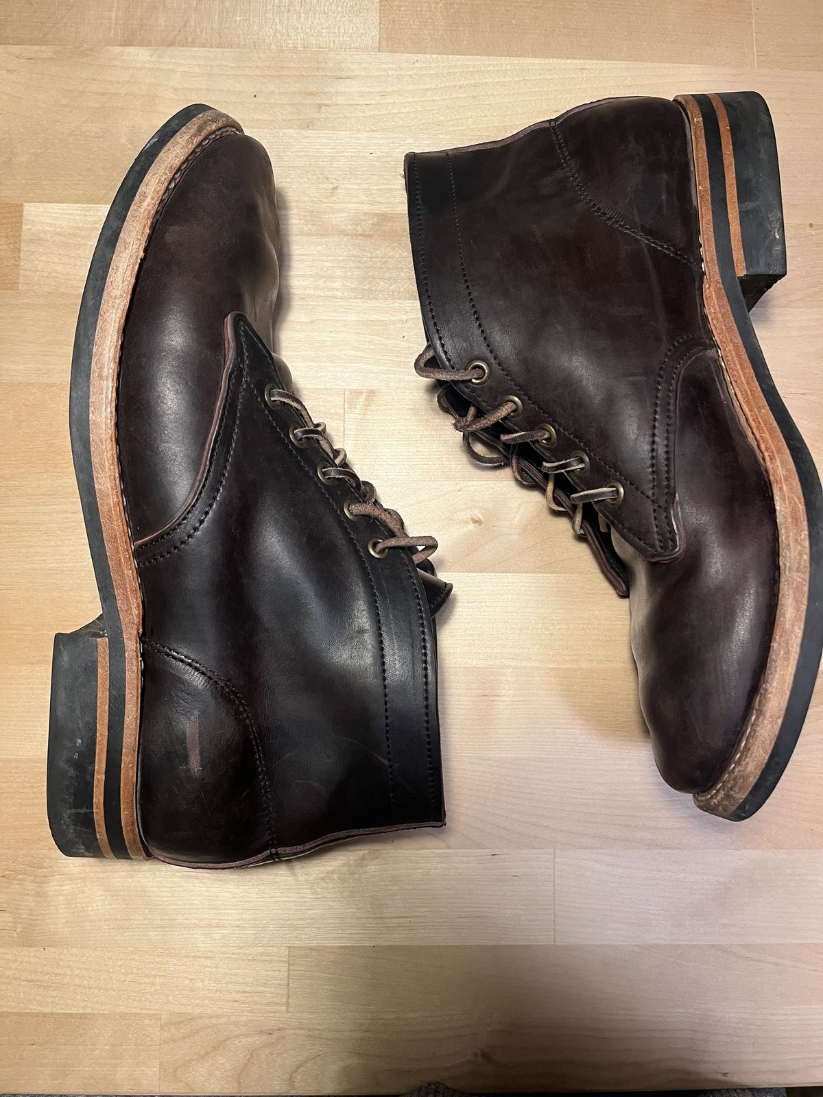 Photo by patinathunderdome on January 6, 2022 of the Truman Chukka in Guidi Aubergine Horse Rump.