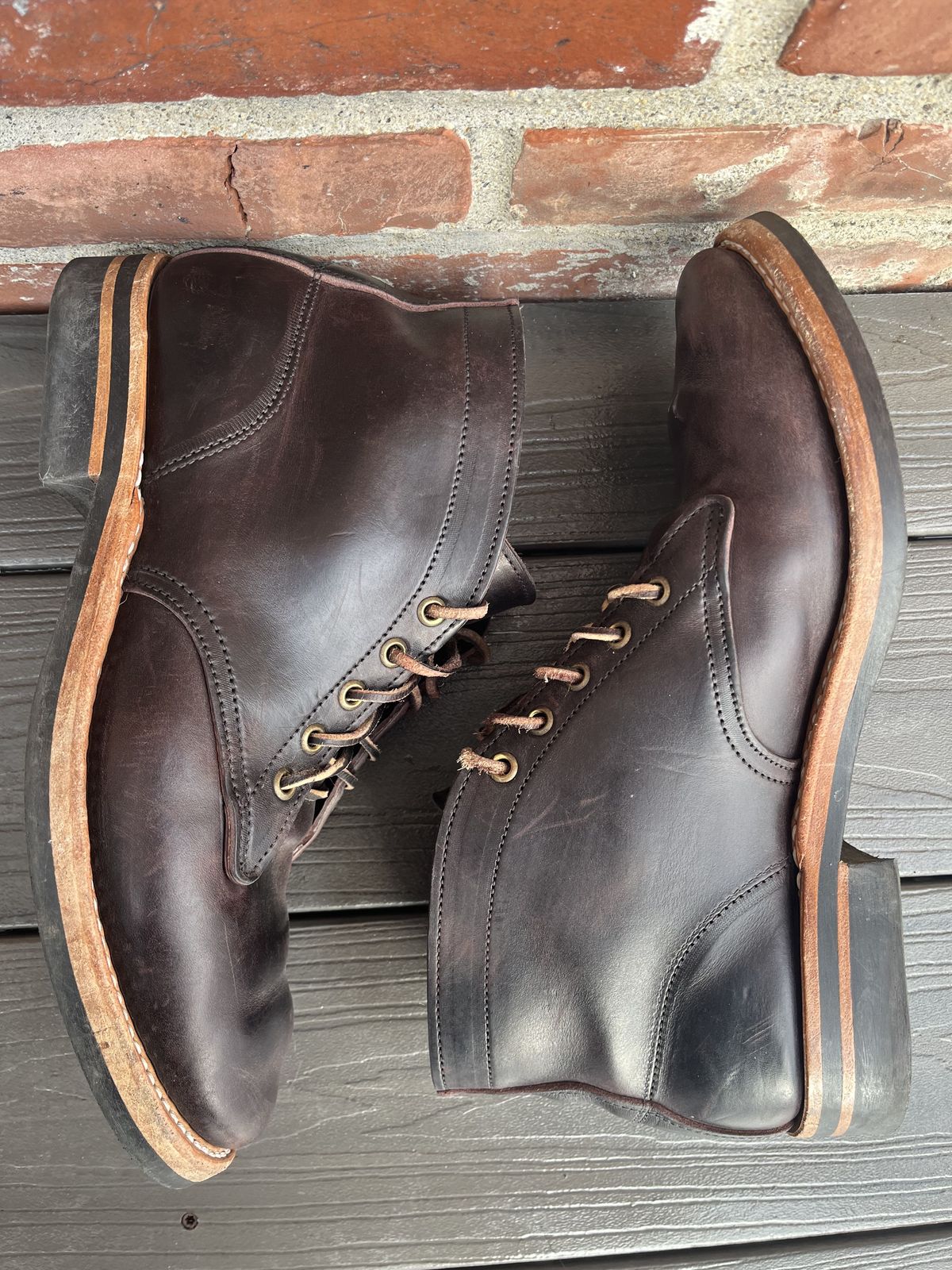 Photo by patinathunderdome on February 6, 2022 of the Truman Chukka in Guidi Aubergine Horse Rump.