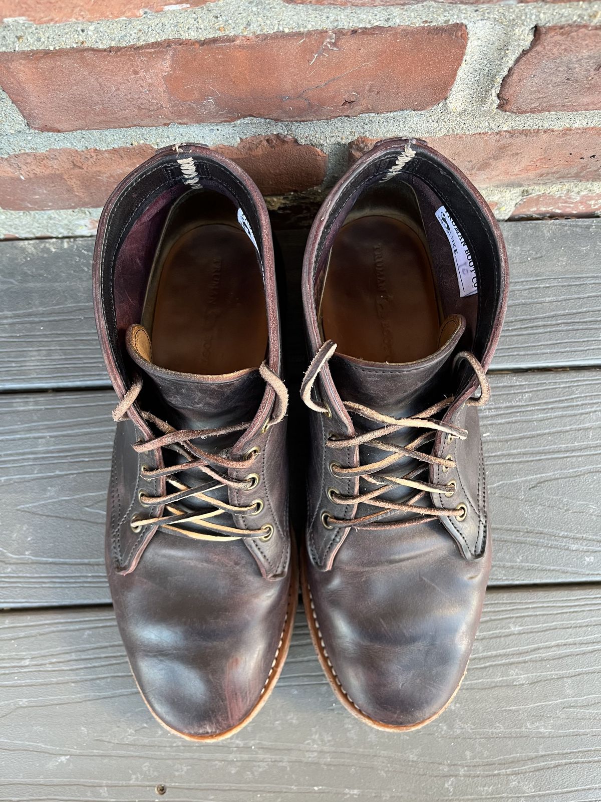 Photo by patinathunderdome on March 5, 2022 of the Truman Chukka in Guidi Aubergine Horse Rump.