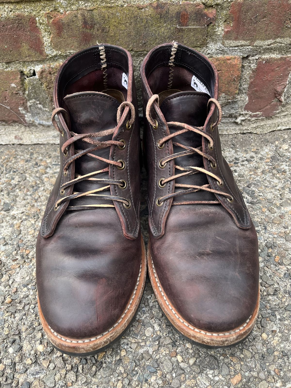 Photo by patinathunderdome on May 6, 2022 of the Truman Chukka in Guidi Aubergine Horse Rump.