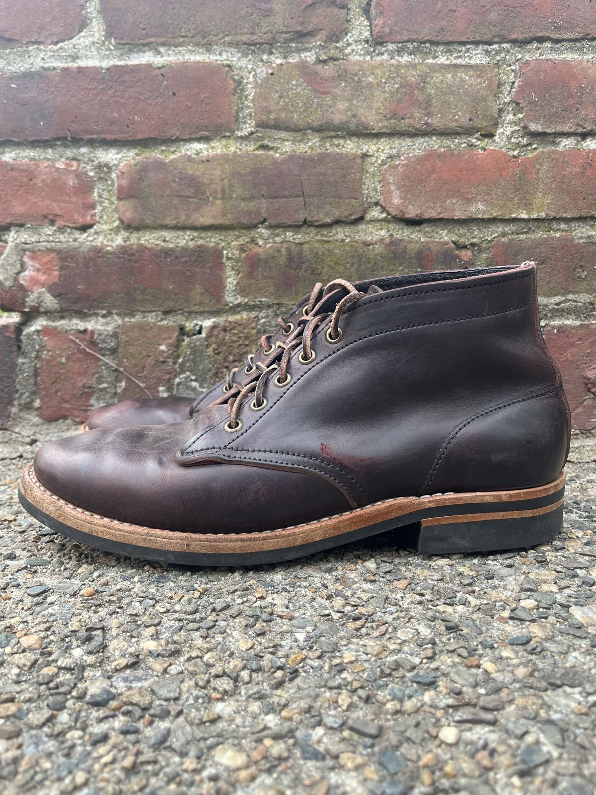 Photo by patinathunderdome on May 6, 2022 of the Truman Chukka in Guidi Aubergine Horse Rump.