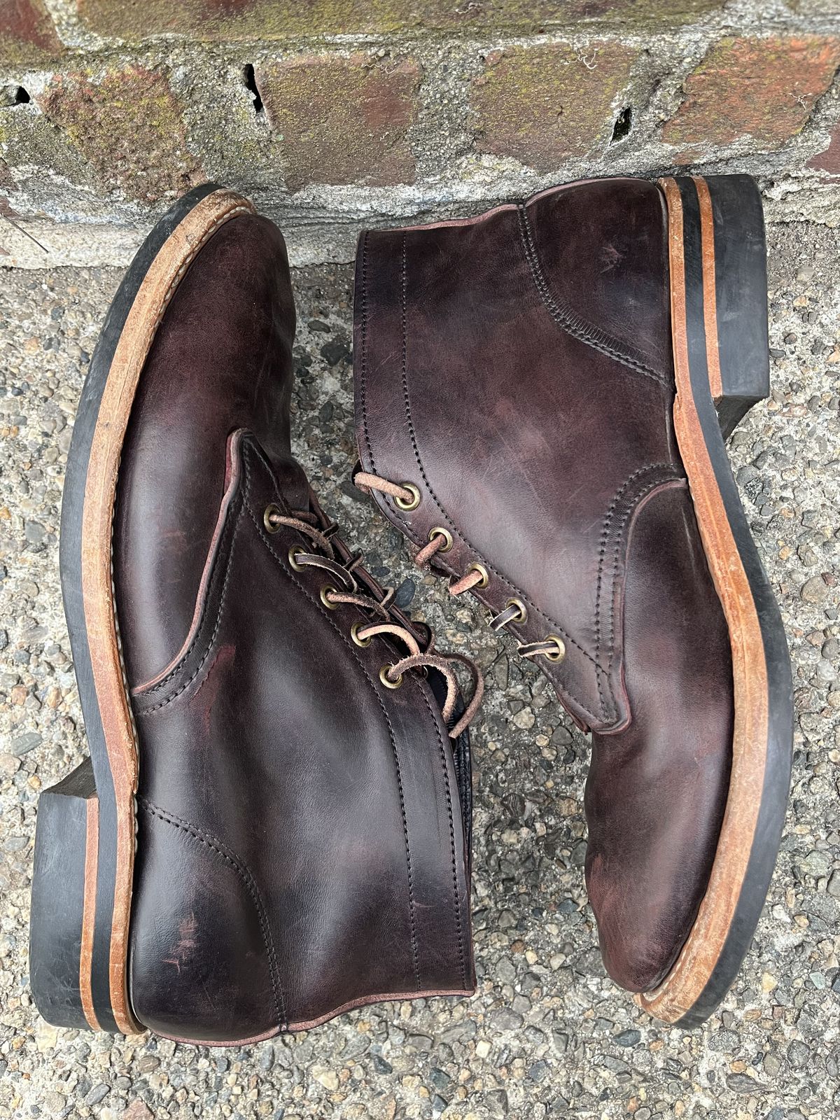 Photo by patinathunderdome on May 6, 2022 of the Truman Chukka in Guidi Aubergine Horse Rump.