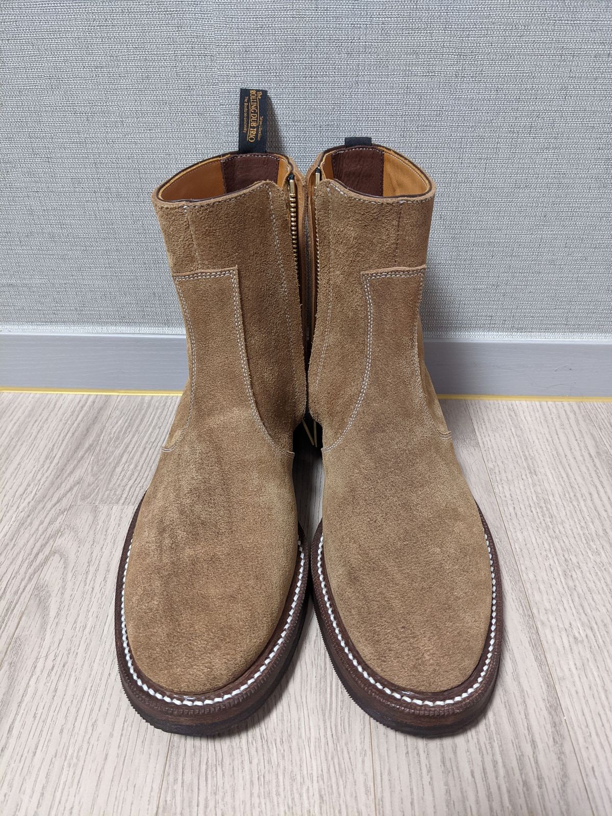 Photo by patinathunderdome on October 1, 2021 of the Rolling Dub Trio Gleaners Zip in Horween Natural Chromexcel Roughout.