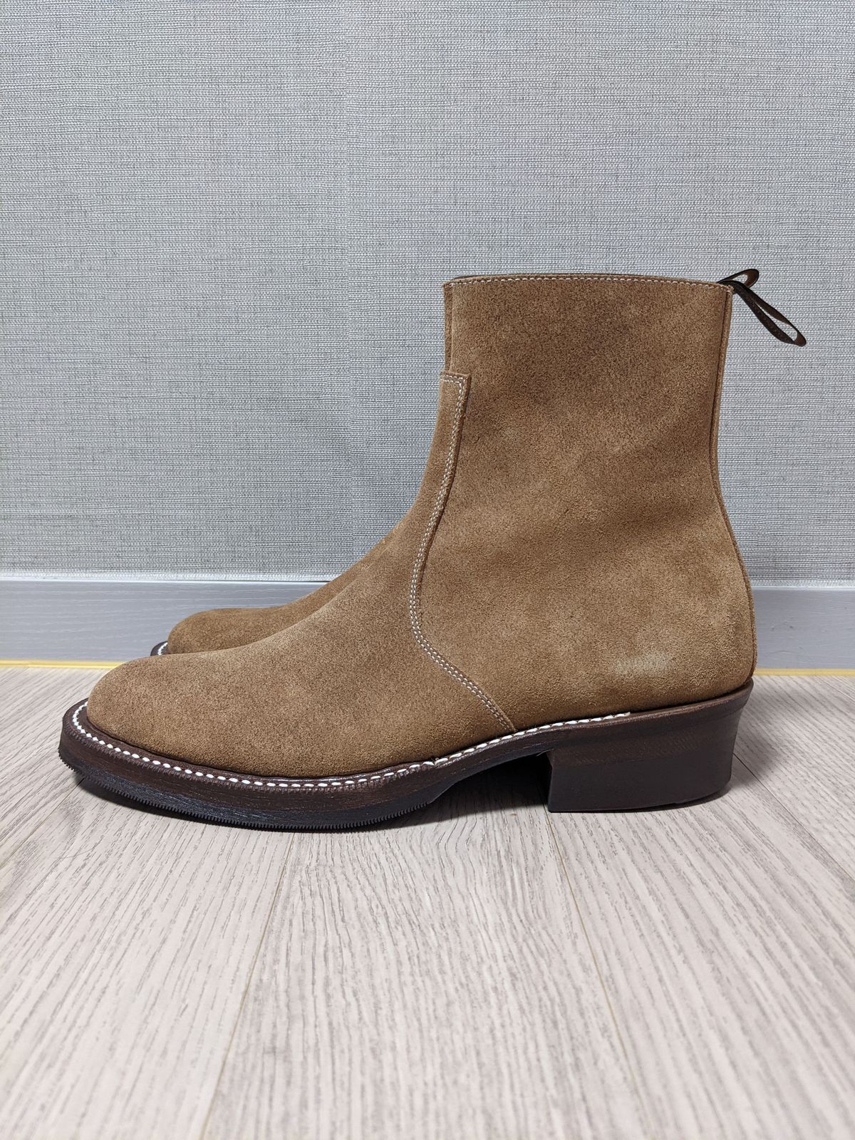 Photo by patinathunderdome on October 1, 2021 of the Rolling Dub Trio Gleaners Zip in Horween Natural Chromexcel Roughout.