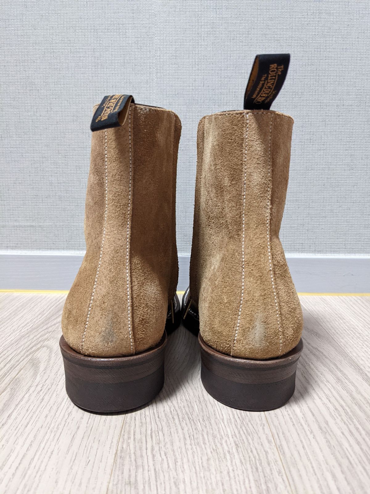Photo by patinathunderdome on October 1, 2021 of the Rolling Dub Trio Gleaners Zip in Horween Natural Chromexcel Roughout.