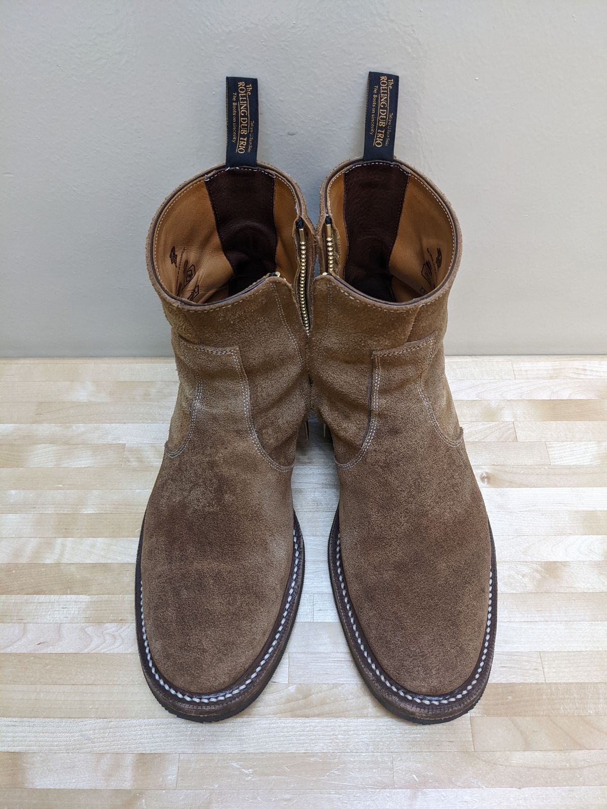 Photo by patinathunderdome on November 2, 2021 of the Rolling Dub Trio Gleaners Zip in Horween Natural Chromexcel Roughout.