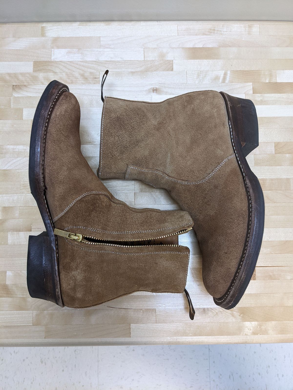 Photo by patinathunderdome on November 2, 2021 of the Rolling Dub Trio Gleaners Zip in Horween Natural Chromexcel Roughout.