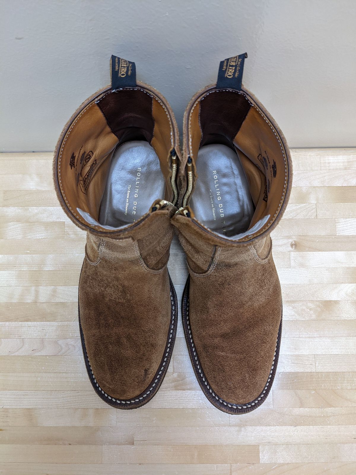 Photo by patinathunderdome on December 2, 2021 of the Rolling Dub Trio Gleaners Zip in Horween Natural Chromexcel Roughout.