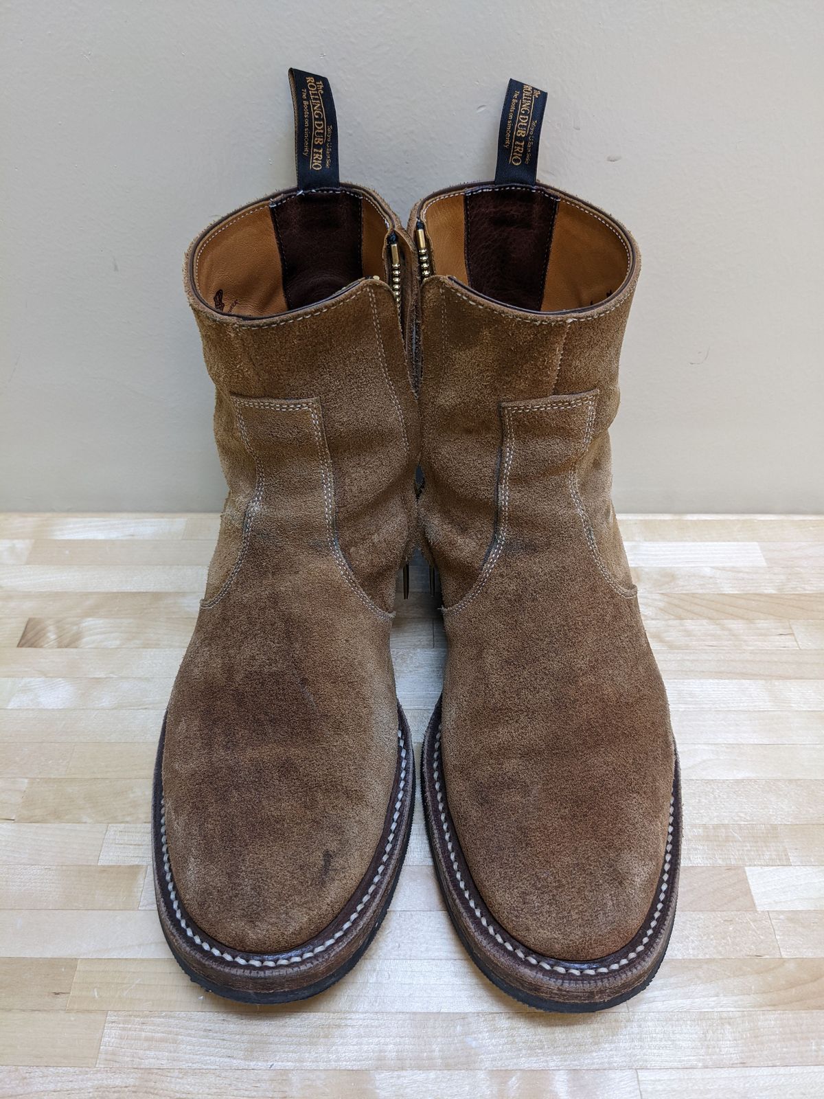 Photo by patinathunderdome on January 2, 2022 of the Rolling Dub Trio Gleaners Zip in Horween Natural Chromexcel Roughout.