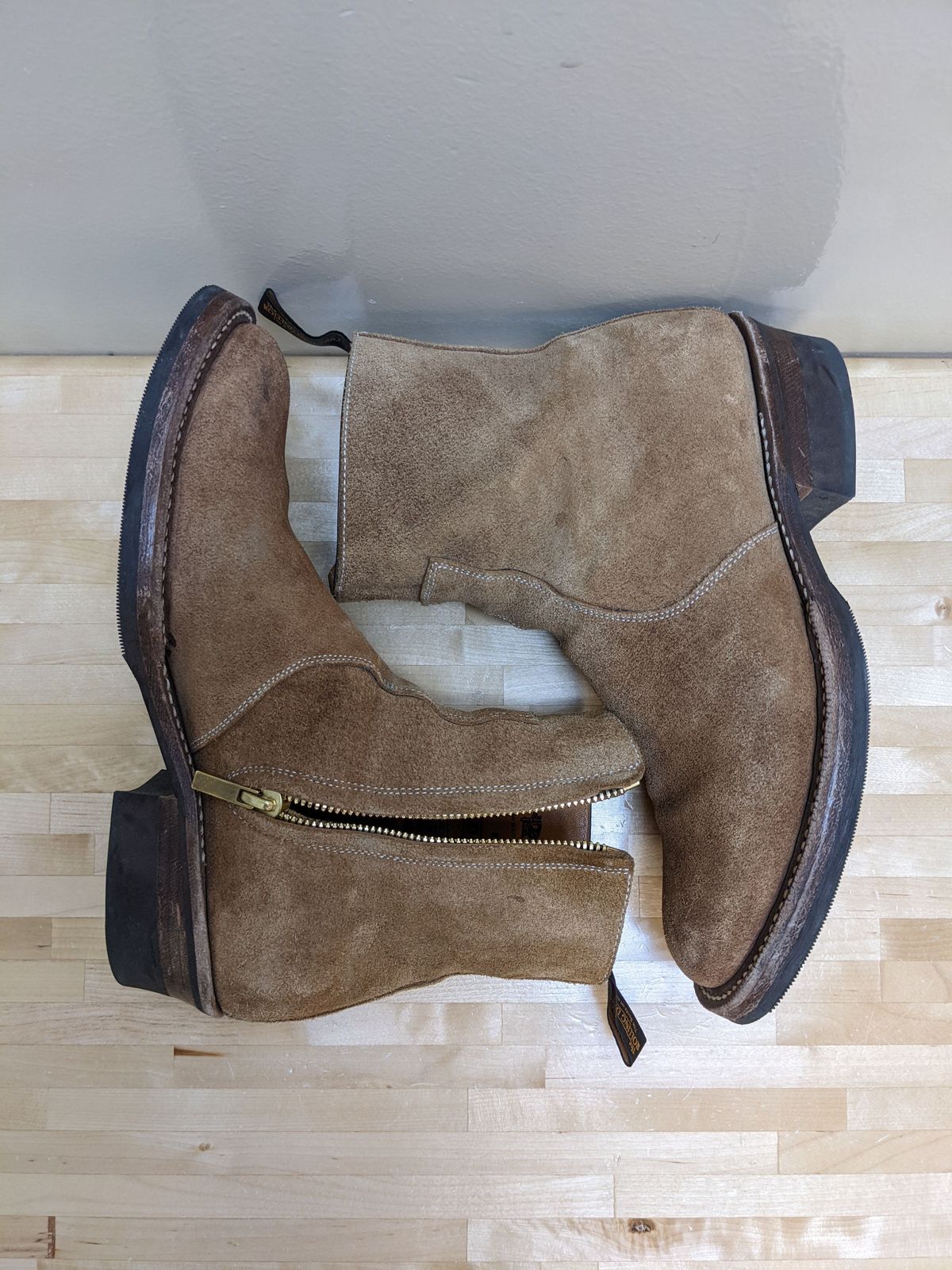 Photo by patinathunderdome on January 2, 2022 of the Rolling Dub Trio Gleaners Zip in Horween Natural Chromexcel Roughout.