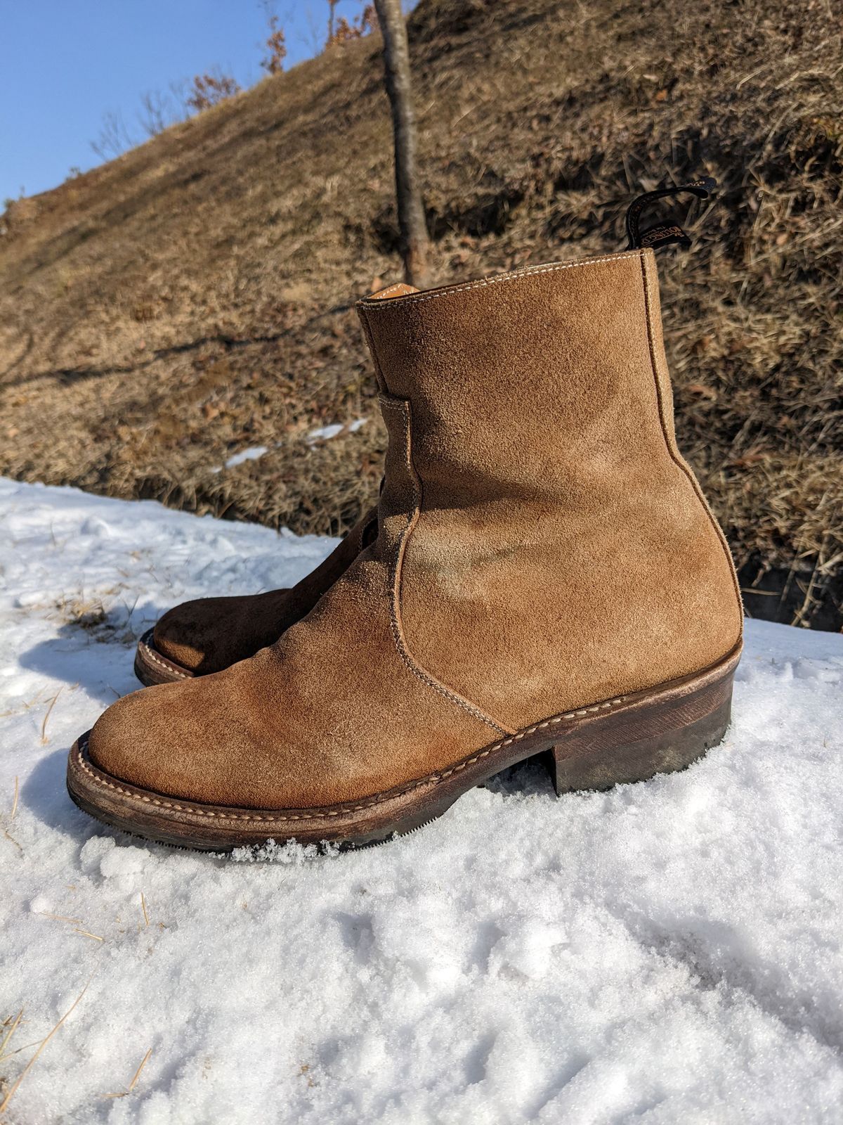 Photo by patinathunderdome on February 3, 2022 of the Rolling Dub Trio Gleaners Zip in Horween Natural Chromexcel Roughout.