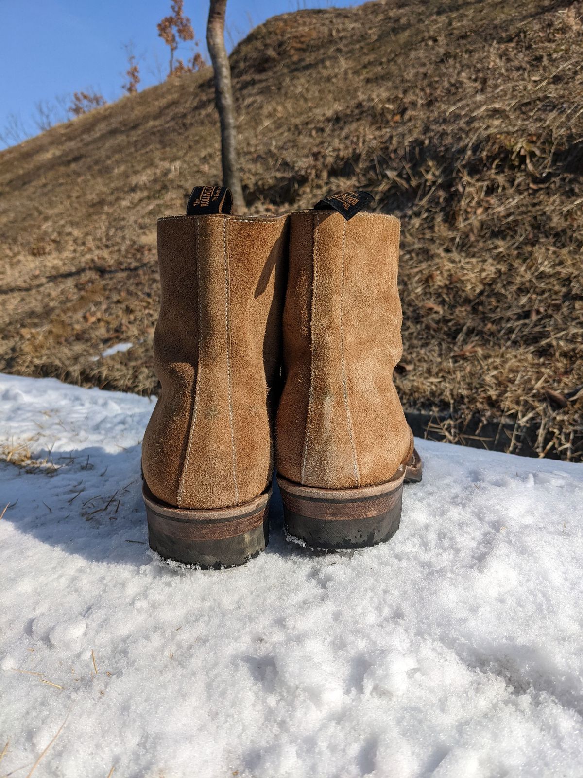 Photo by patinathunderdome on February 3, 2022 of the Rolling Dub Trio Gleaners Zip in Horween Natural Chromexcel Roughout.