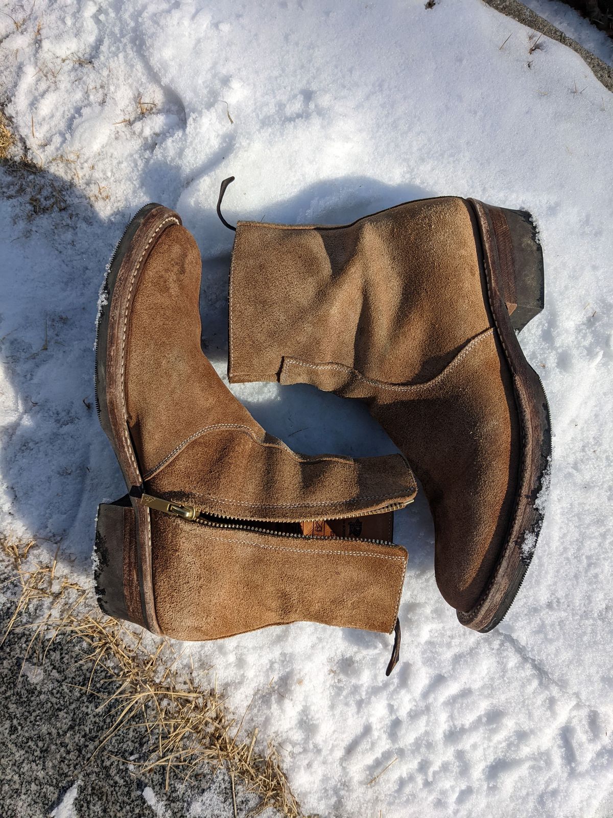Photo by patinathunderdome on February 3, 2022 of the Rolling Dub Trio Gleaners Zip in Horween Natural Chromexcel Roughout.
