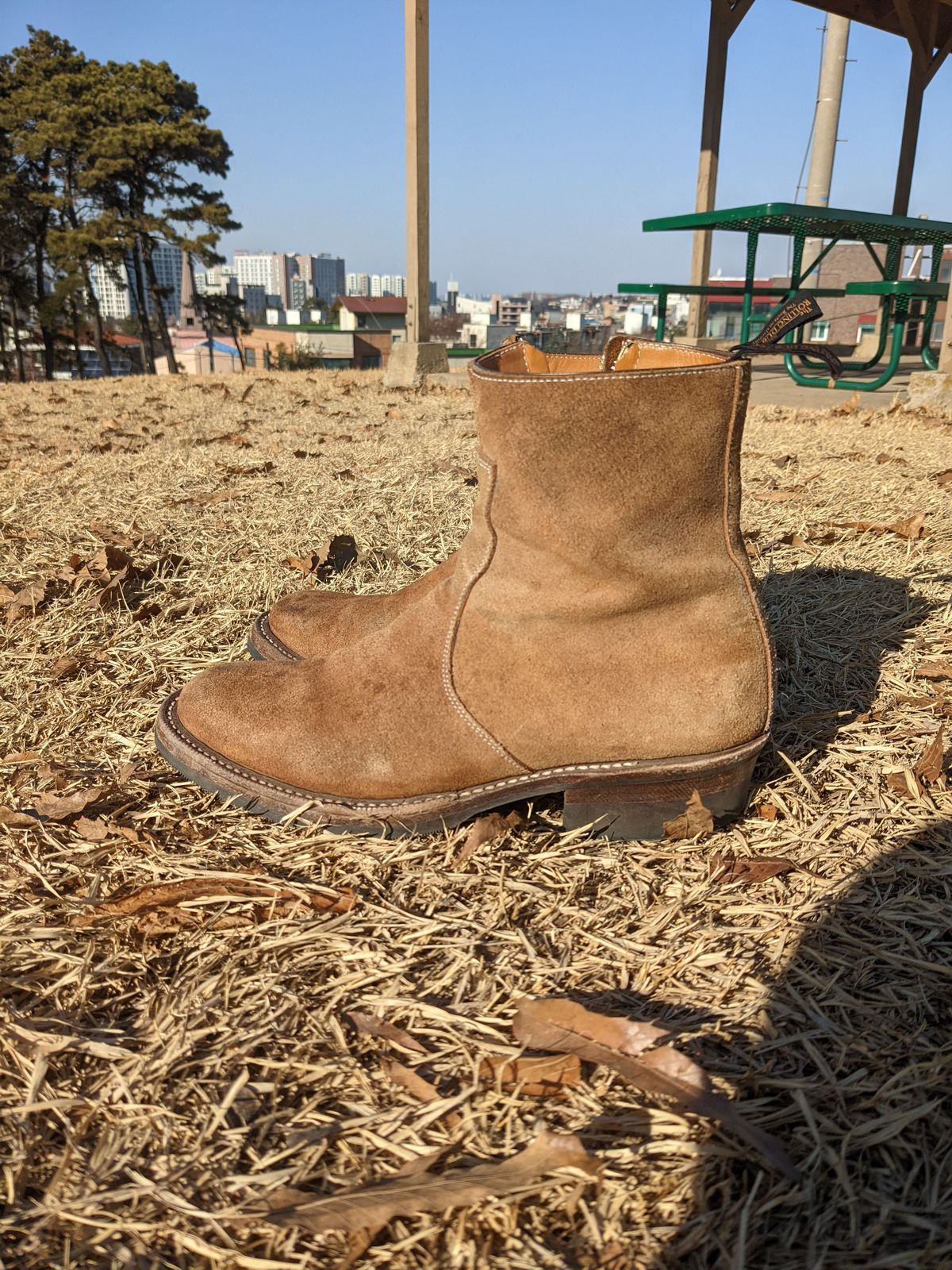 Photo by patinathunderdome on March 2, 2022 of the Rolling Dub Trio Gleaners Zip in Horween Natural Chromexcel Roughout.