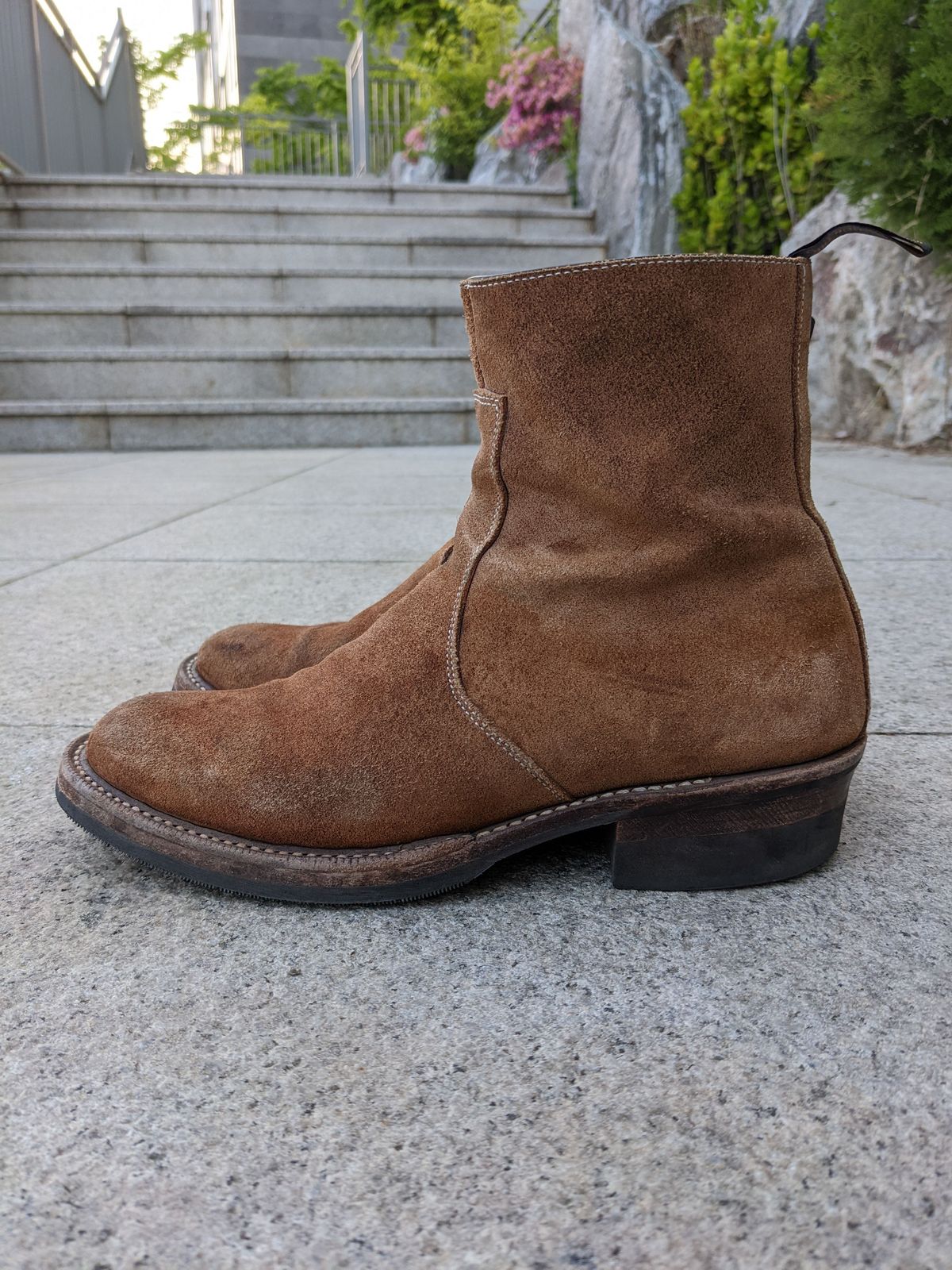 Photo by patinathunderdome on May 4, 2022 of the Rolling Dub Trio Gleaners Zip in Horween Natural Chromexcel Roughout.