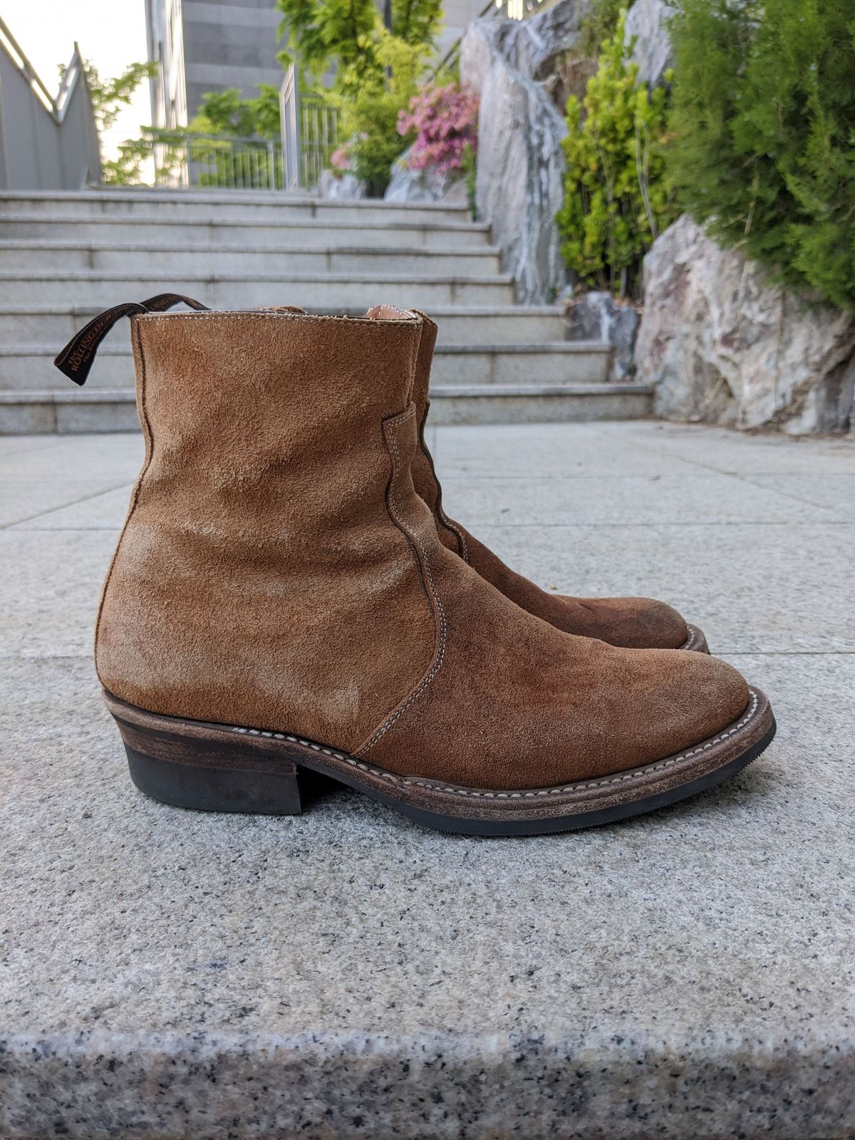 Photo by patinathunderdome on May 4, 2022 of the Rolling Dub Trio Gleaners Zip in Horween Natural Chromexcel Roughout.