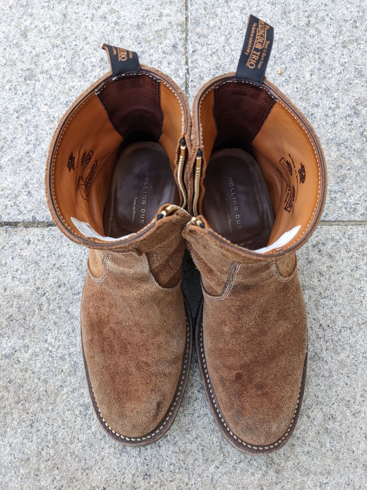 Photo by patinathunderdome on May 4, 2022 of the Rolling Dub Trio Gleaners Zip in Horween Natural Chromexcel Roughout.