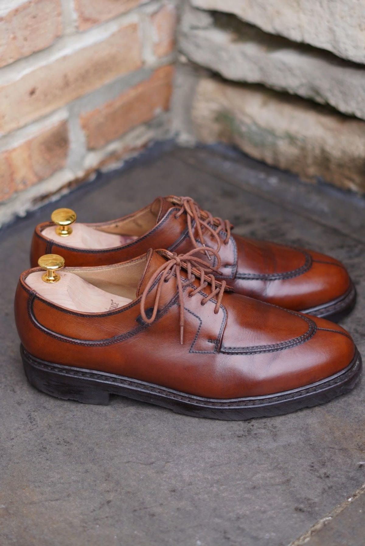 Photo by patinathunderdome on March 2, 2022 of the Paraboot Avignon in Lisse Gold.