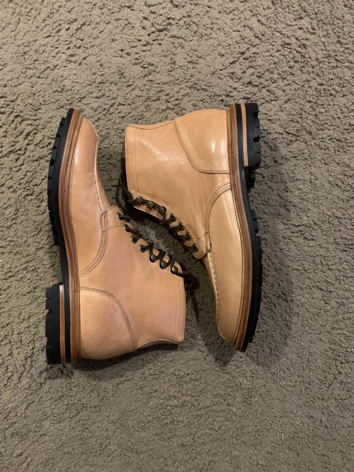 Photo by patinathunderdome on November 4, 2021 of the Grant Stone Ottawa Boot in Incas Natural Kangaroo.