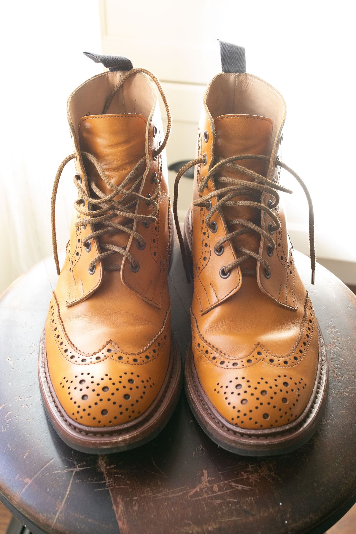 Photo by patinathunderdome on November 1, 2021 of the Tricker's Stow Country Boot in Acorn Antique.