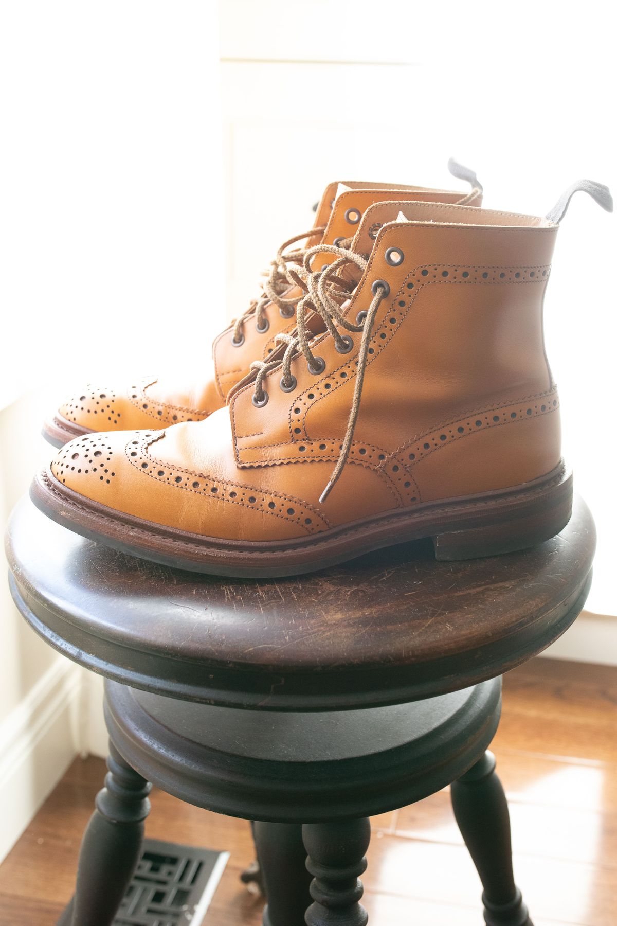 Photo by patinathunderdome on November 1, 2021 of the Tricker's Stow Country Boot in Acorn Antique.