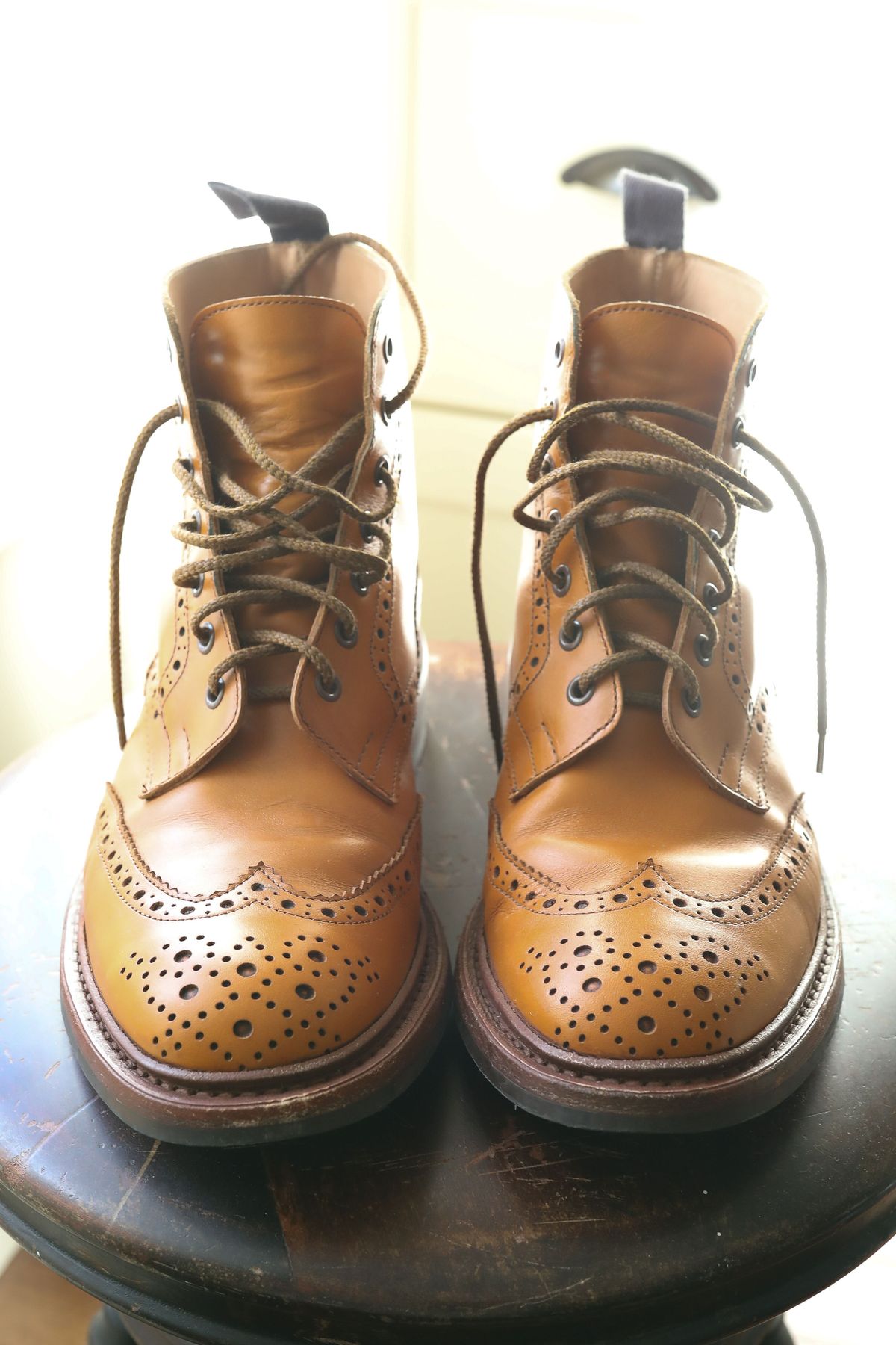Photo by patinathunderdome on November 1, 2021 of the Tricker's Stow Country Boot in Acorn Antique.