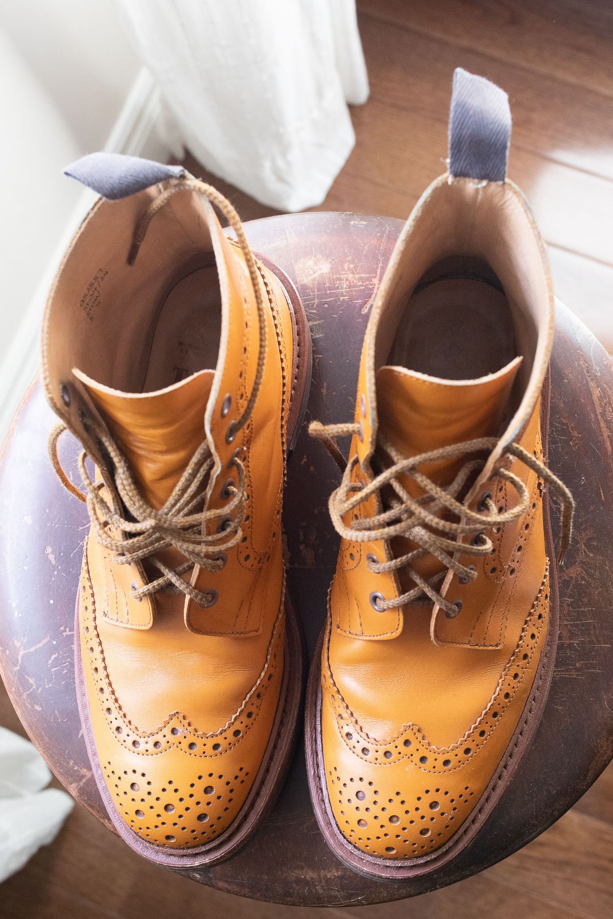 Photo by patinathunderdome on November 1, 2021 of the Tricker's Stow Country Boot in Acorn Antique.