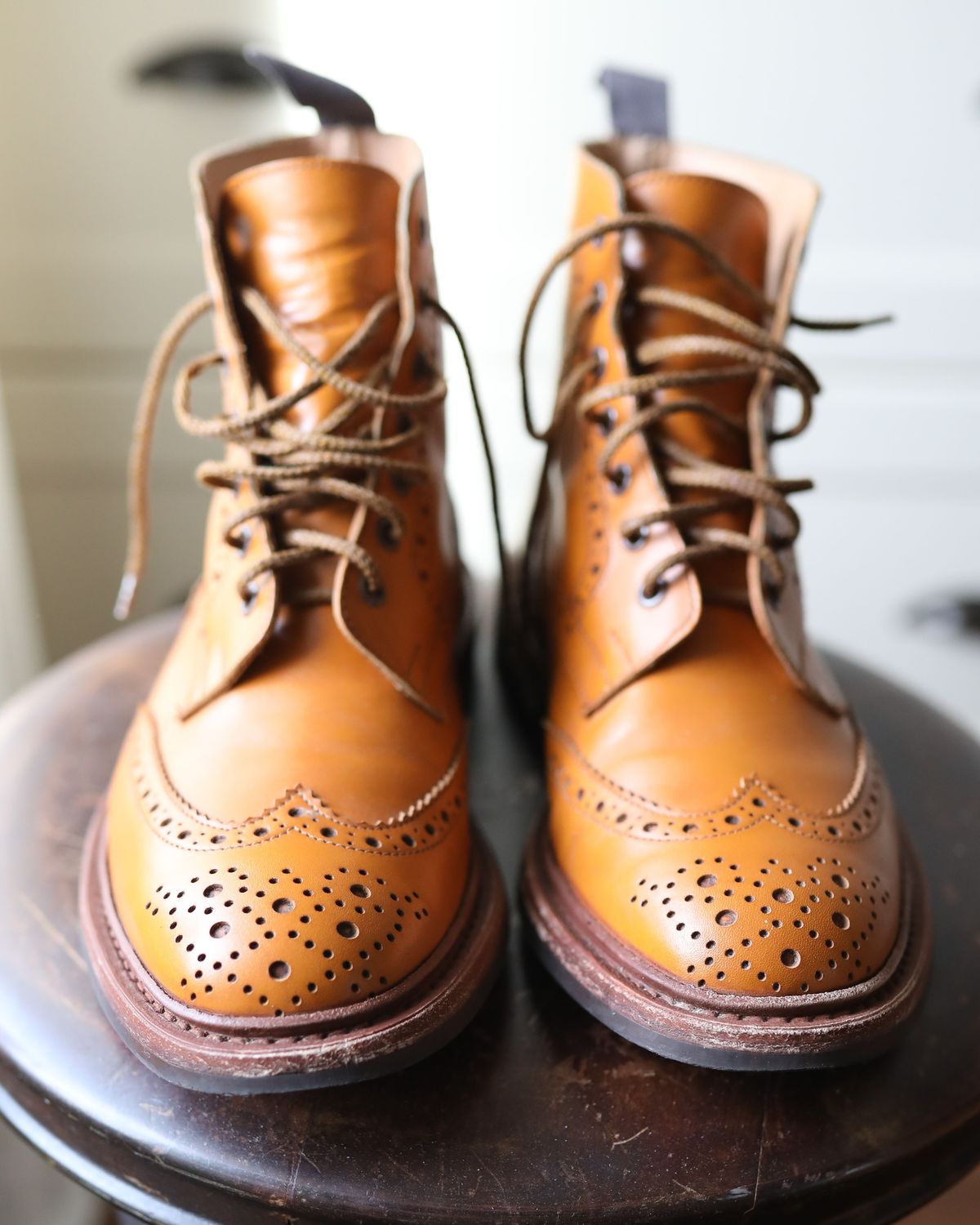 Photo by patinathunderdome on December 1, 2021 of the Tricker's Stow Country Boot in Acorn Antique.