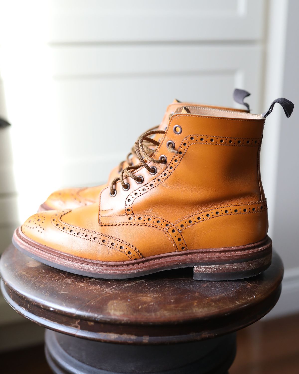 Photo by patinathunderdome on December 1, 2021 of the Tricker's Stow Country Boot in Acorn Antique.