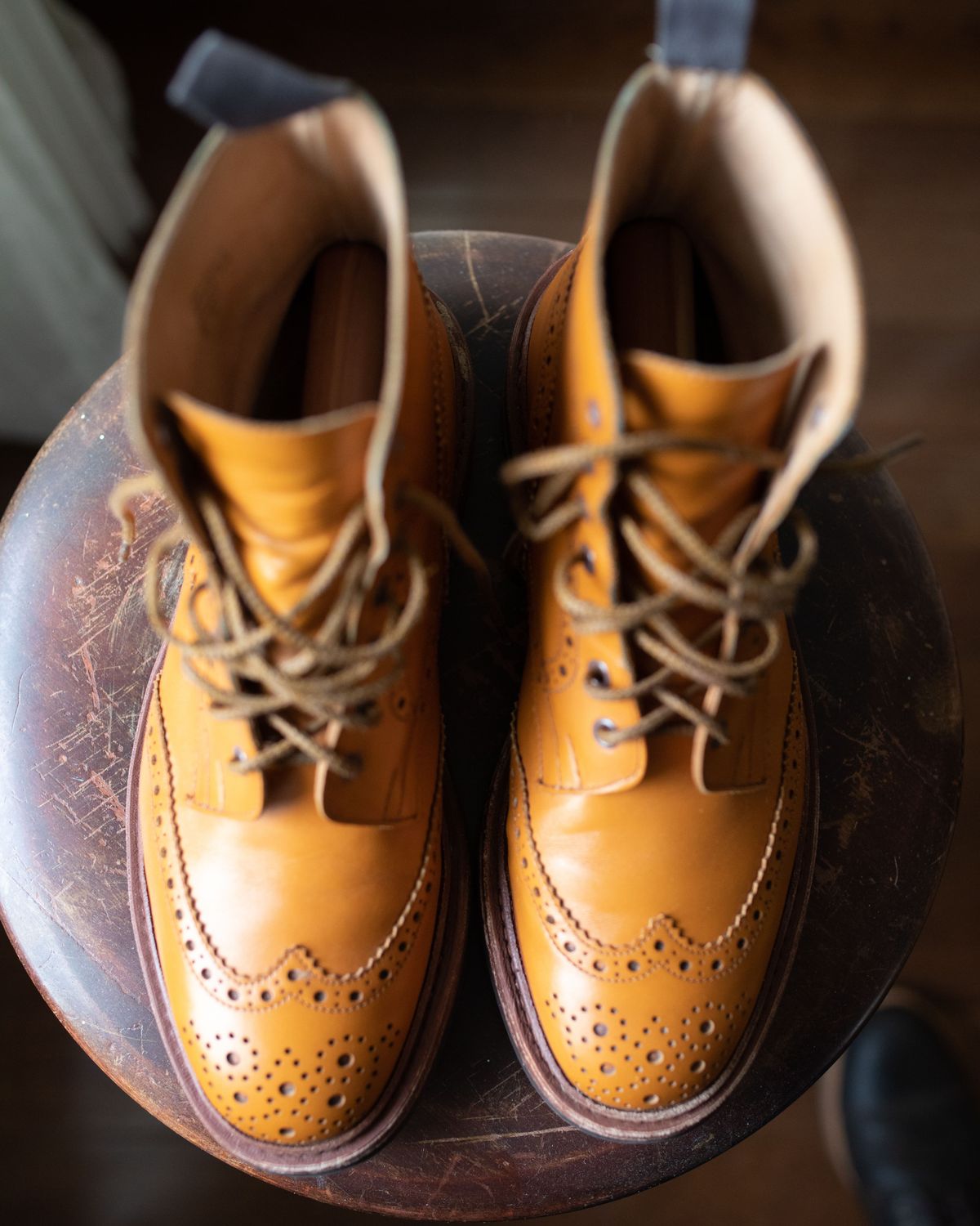 Photo by patinathunderdome on December 1, 2021 of the Tricker's Stow Country Boot in Acorn Antique.