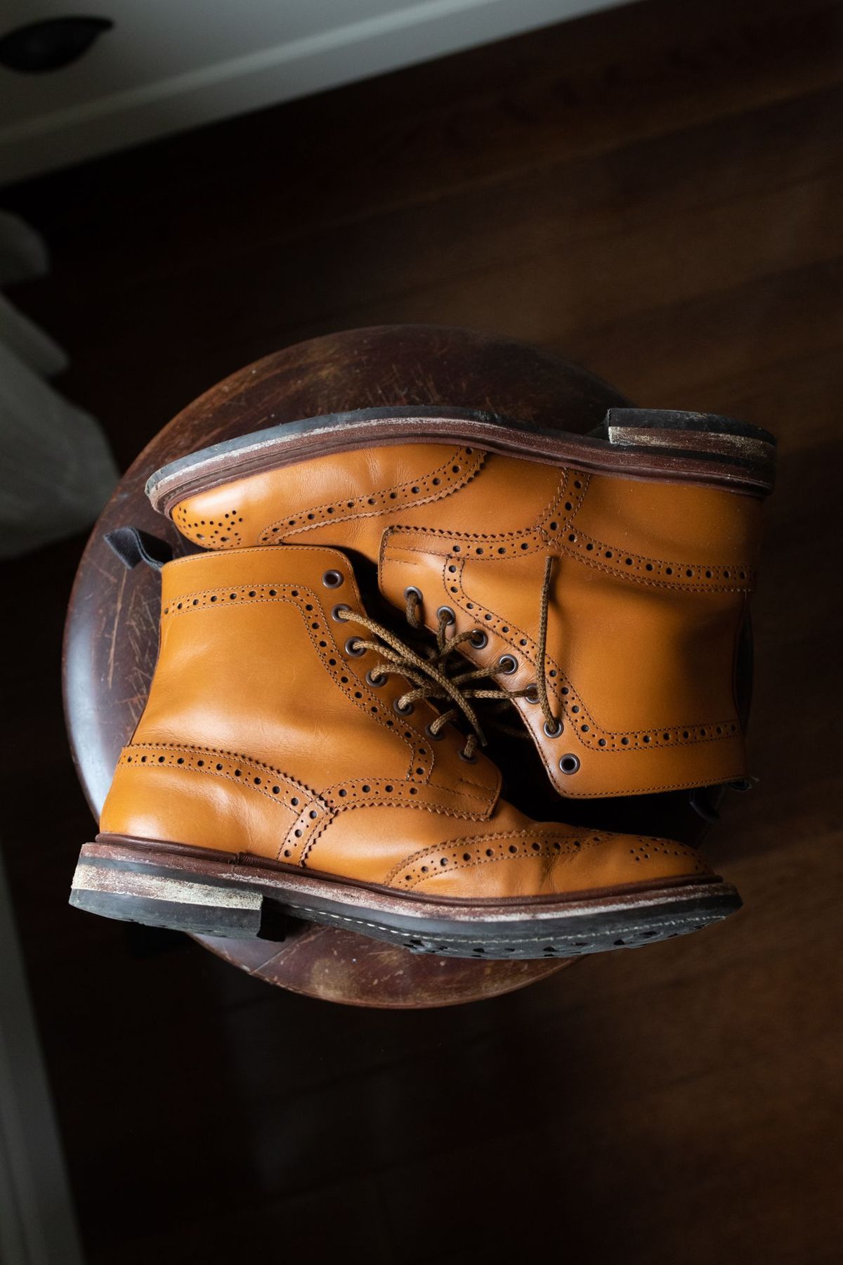 Photo by patinathunderdome on January 1, 2022 of the Tricker's Stow Country Boot in Acorn Antique.