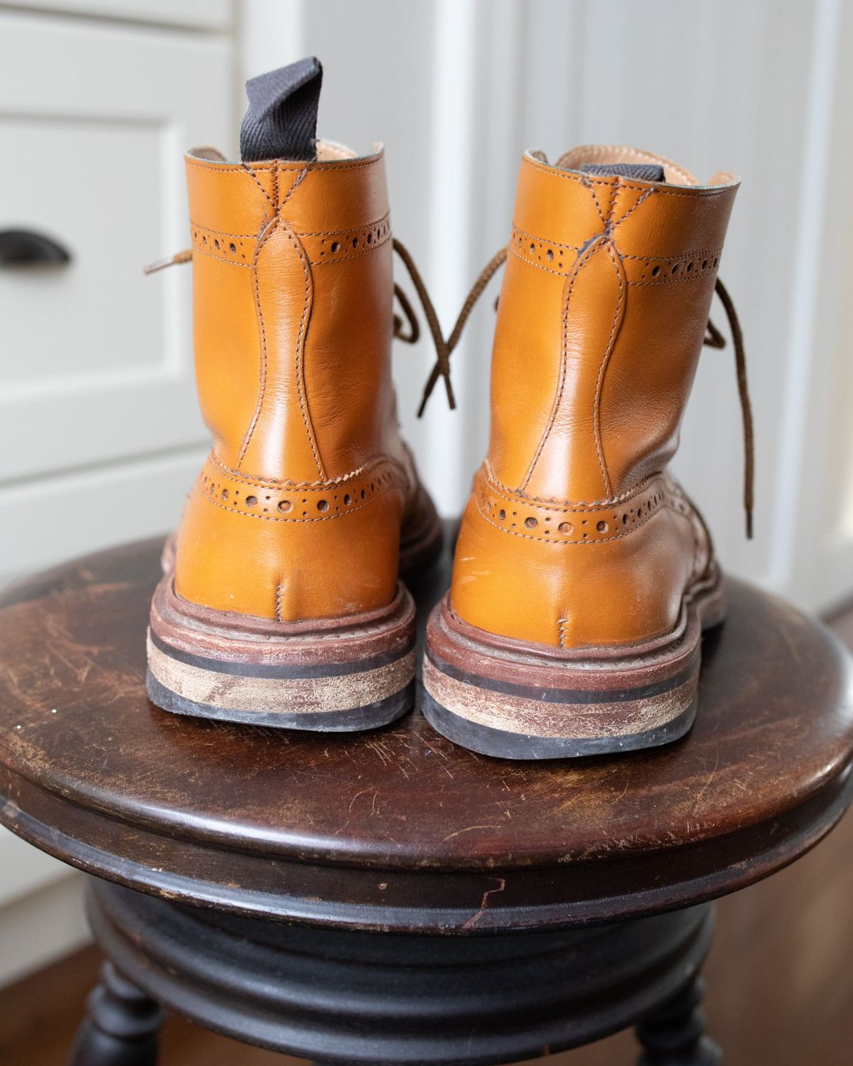Photo by patinathunderdome on February 1, 2022 of the Tricker's Stow Country Boot in Acorn Antique.