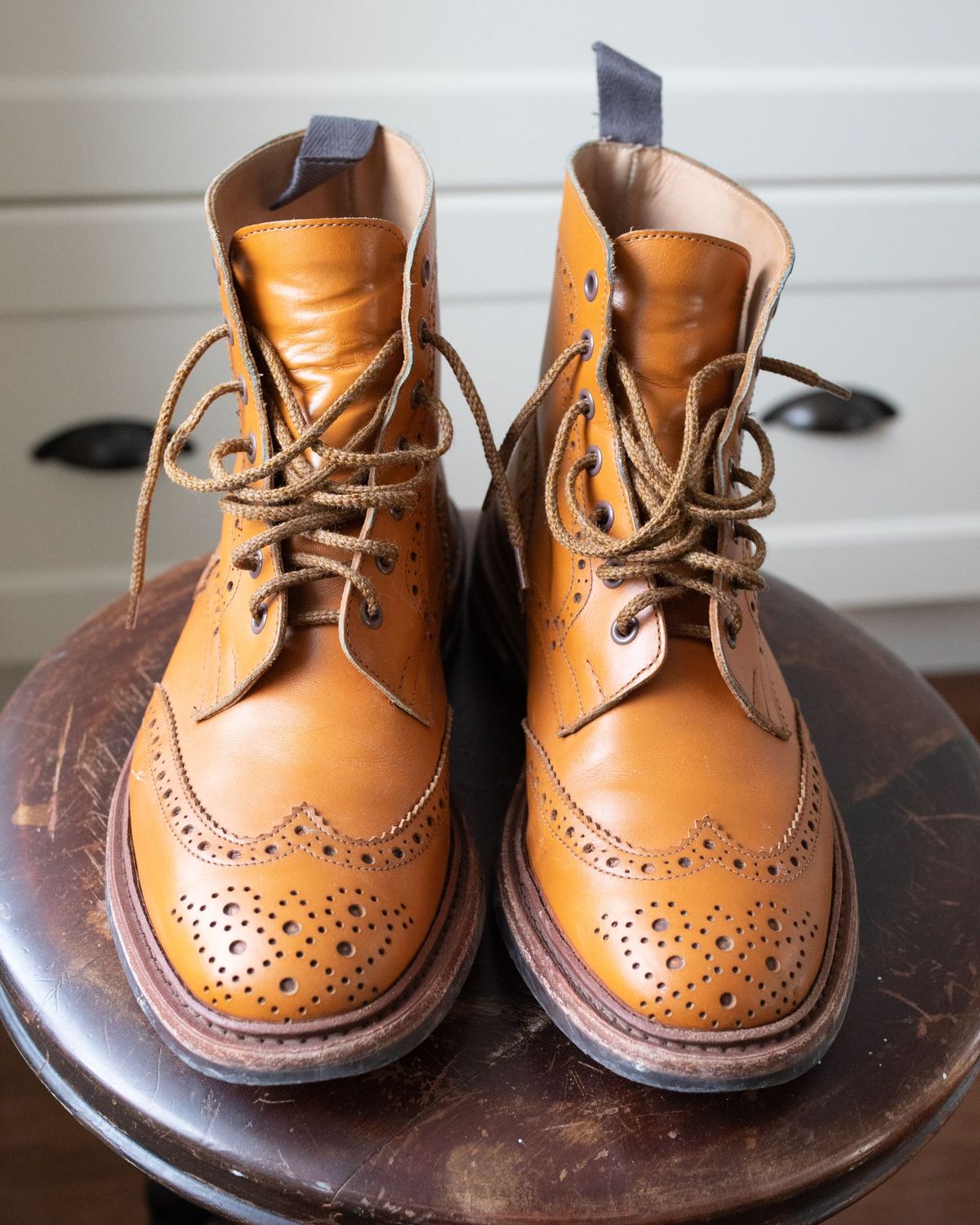Photo by patinathunderdome on February 1, 2022 of the Tricker's Stow Country Boot in Acorn Antique.