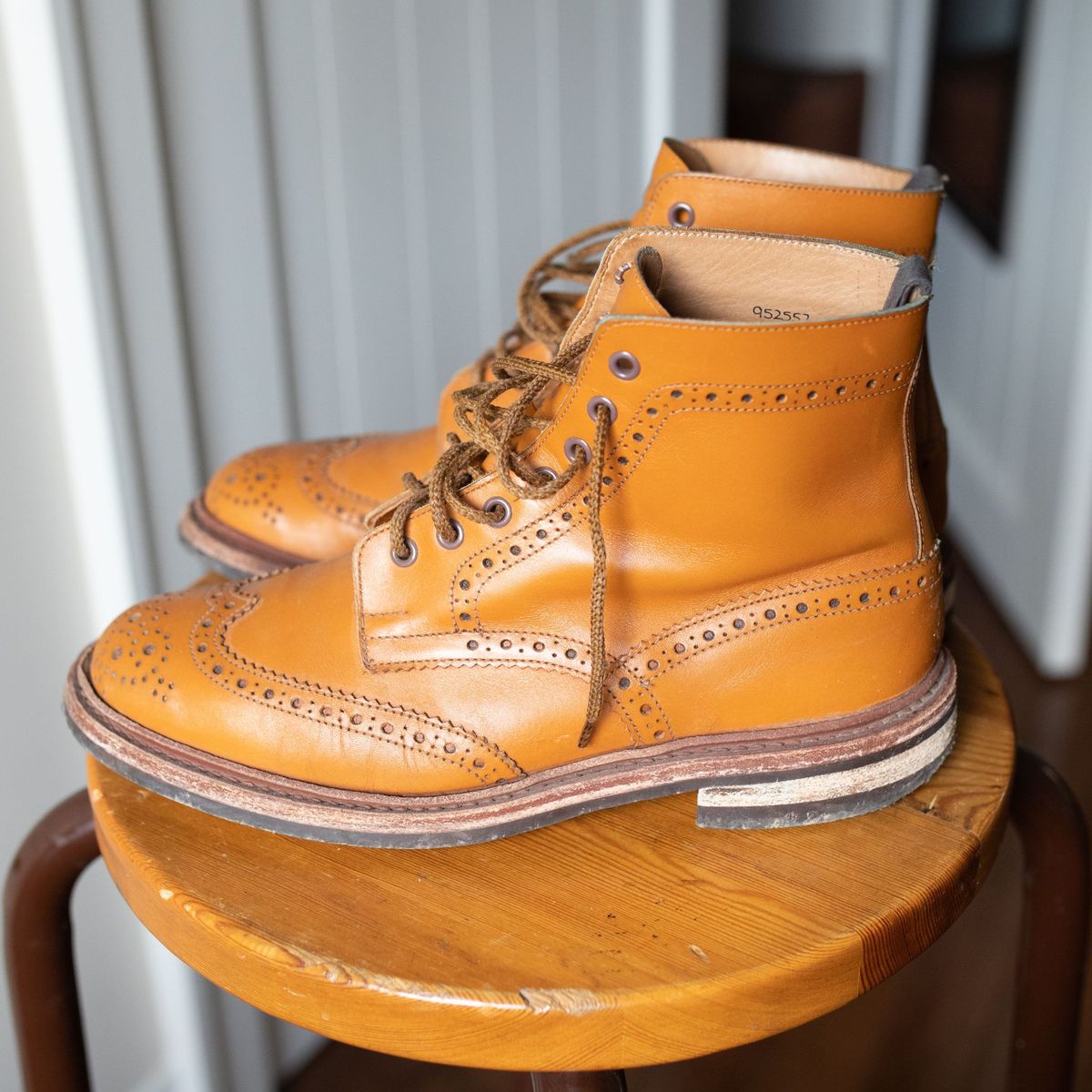 Photo by patinathunderdome on April 3, 2022 of the Tricker's Stow Country Boot in Acorn Antique.