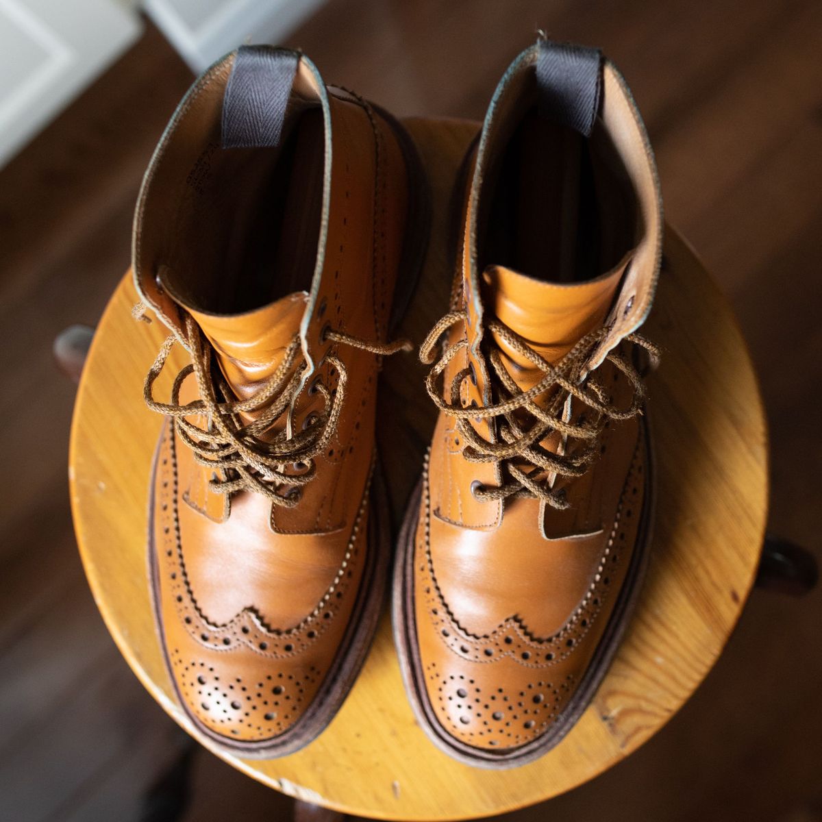 Photo by patinathunderdome on April 3, 2022 of the Tricker's Stow Country Boot in Acorn Antique.