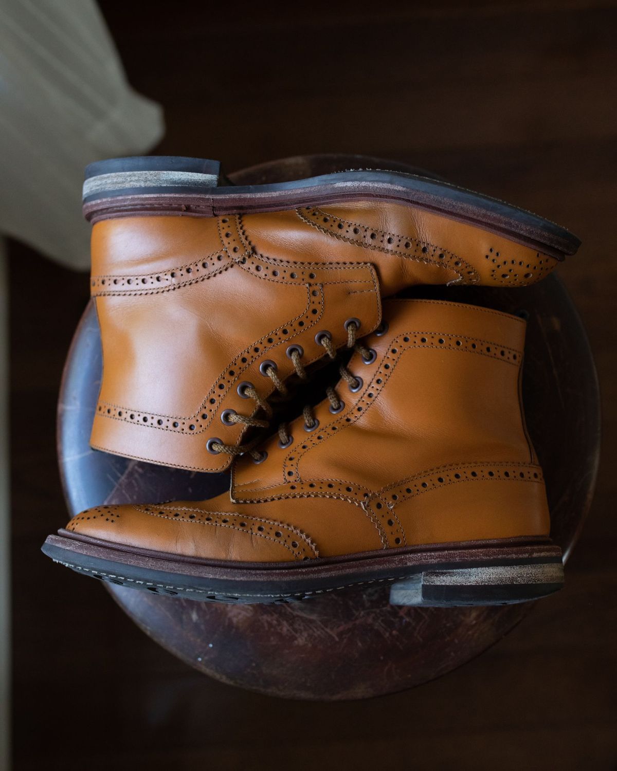 Photo by patinathunderdome on May 1, 2022 of the Tricker's Stow Country Boot in Acorn Antique.