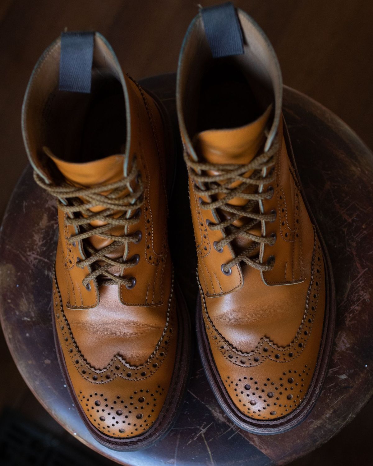 Photo by patinathunderdome on May 1, 2022 of the Tricker's Stow Country Boot in Acorn Antique.