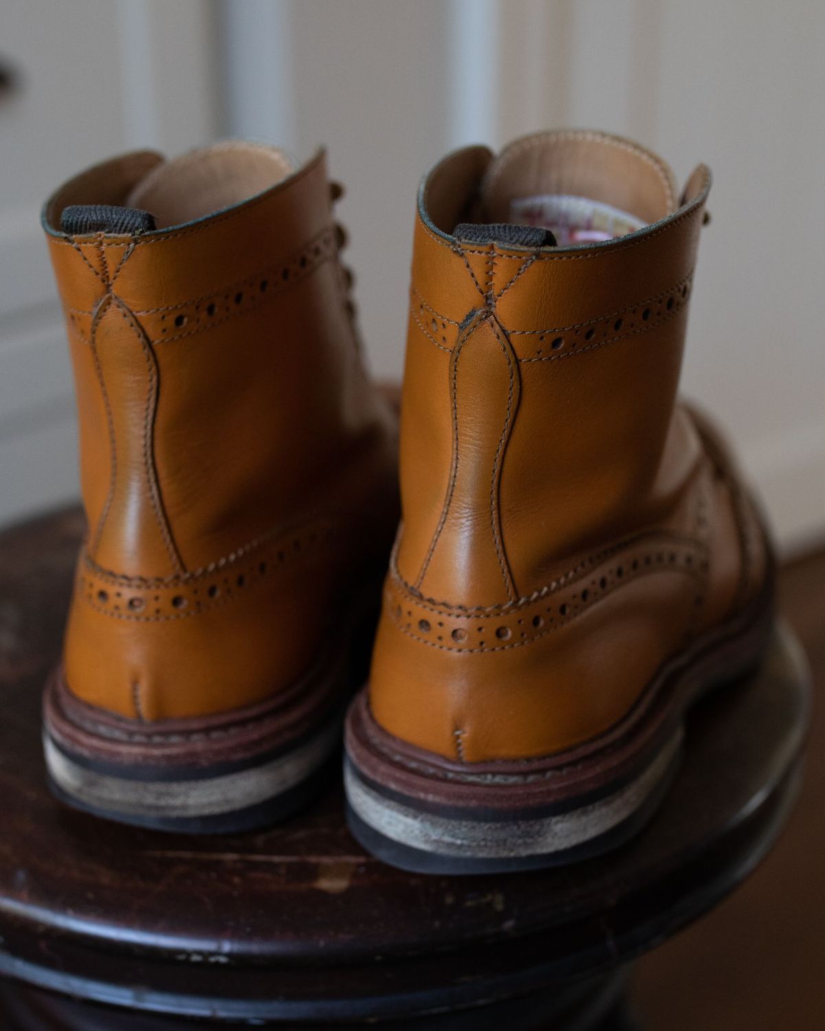 Photo by patinathunderdome on May 1, 2022 of the Tricker's Stow Country Boot in Acorn Antique.