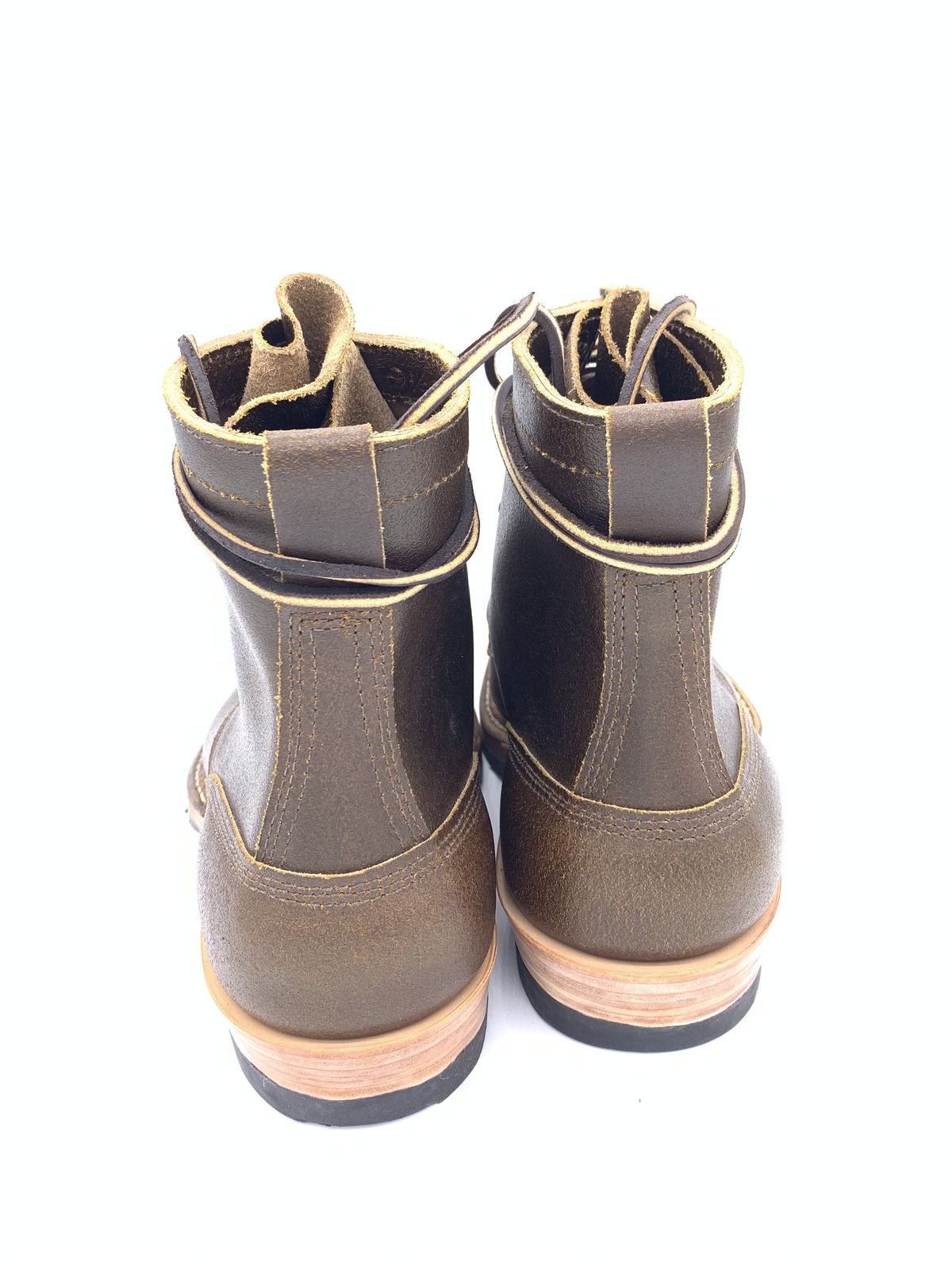 Photo by patinathunderdome on November 2, 2021 of the White's Bounty Hunter in Horween Cinnamon Waxed Flesh.
