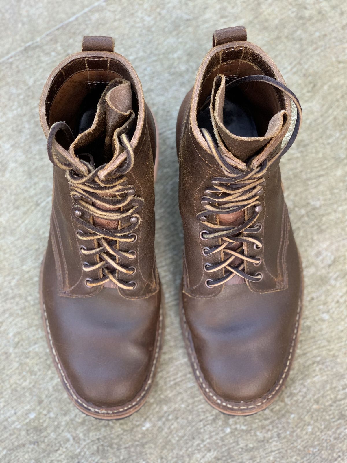 Photo by patinathunderdome on December 5, 2021 of the White's Bounty Hunter in Horween Cinnamon Waxed Flesh.