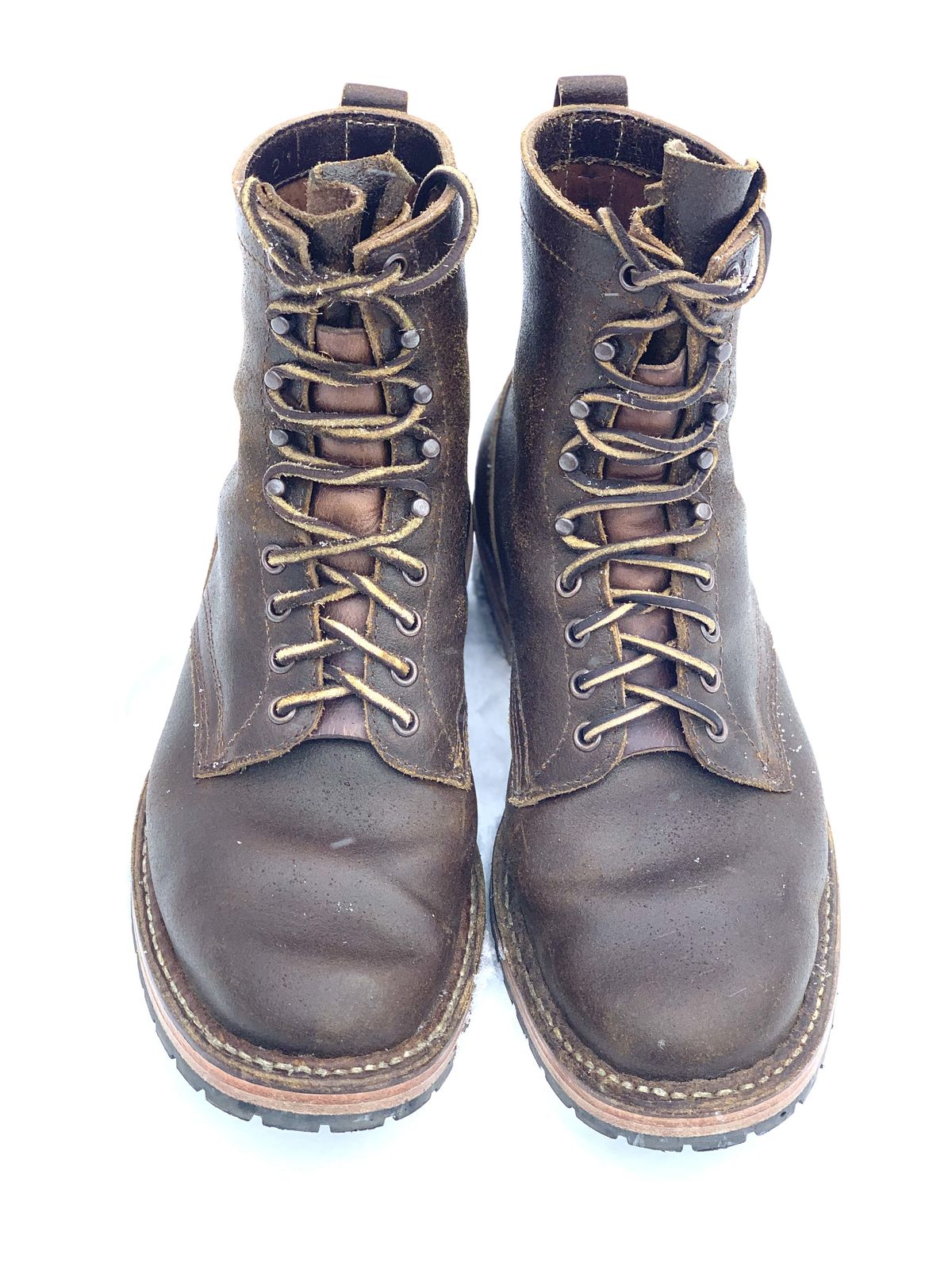 Photo by patinathunderdome on February 5, 2022 of the White's Bounty Hunter in Horween Cinnamon Waxed Flesh.