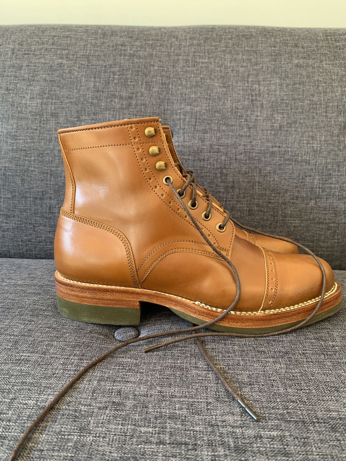 Photo by patinathunderdome on October 1, 2021 of the Benzein Kanon Brogue Cap Toe Boot in Shinki Whisky Shell Cordovan.