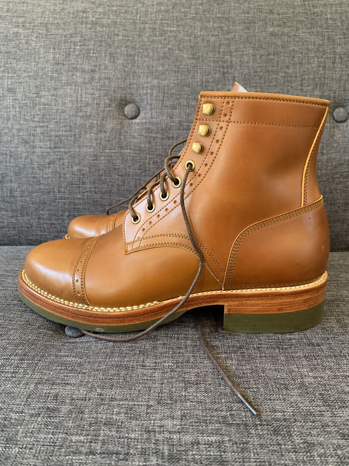 Photo by patinathunderdome on October 1, 2021 of the Benzein Kanon Brogue Cap Toe Boot in Shinki Whisky Shell Cordovan.